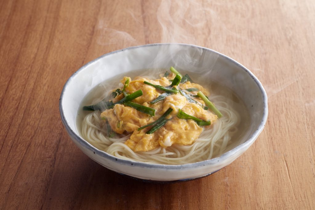 ニラ玉オカベの麺