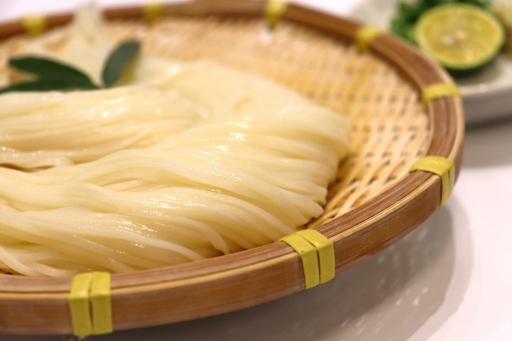 つやつやのオカベの麺