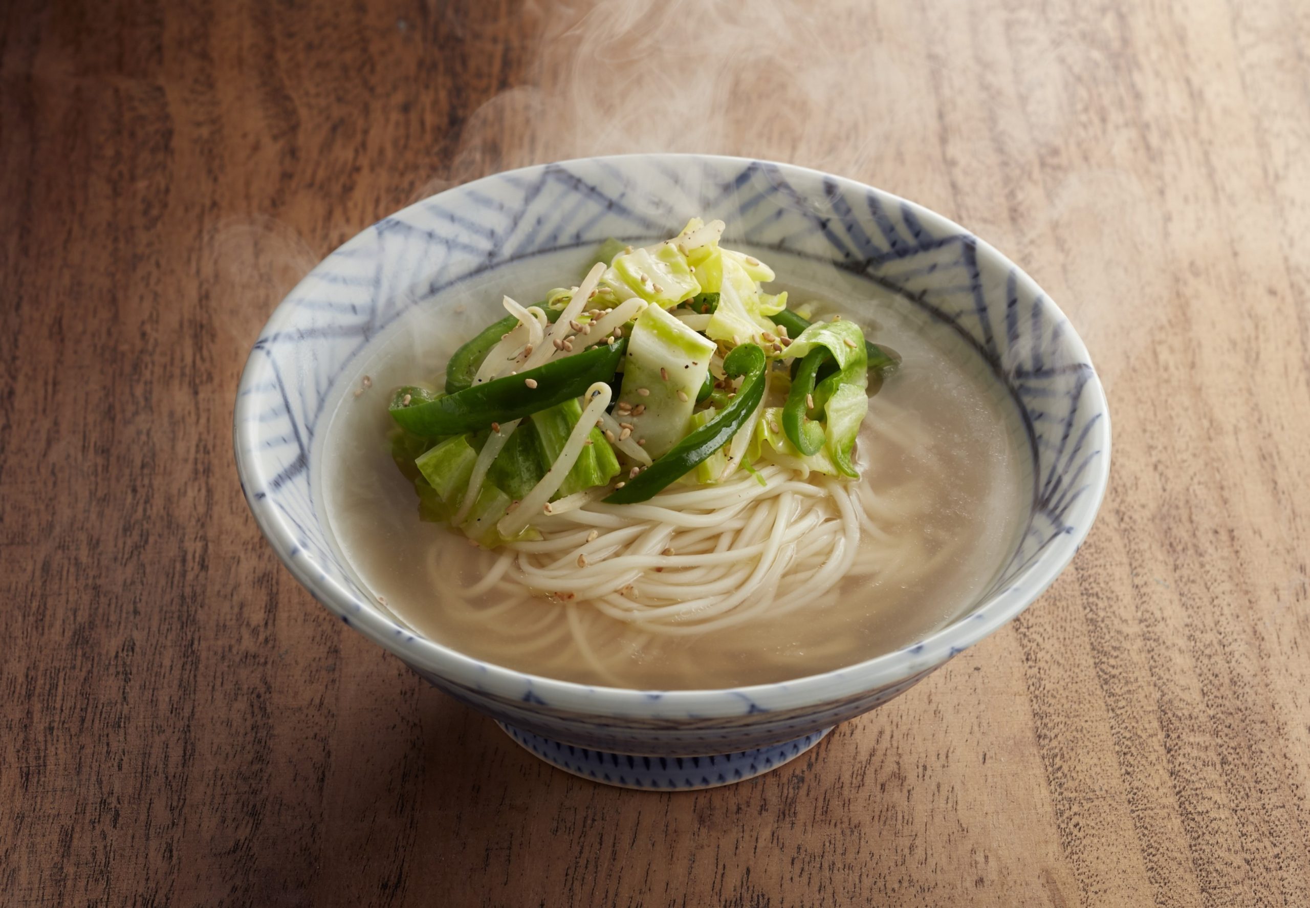 レタスとピーマンの地鶏塩ラーメン風そうめん