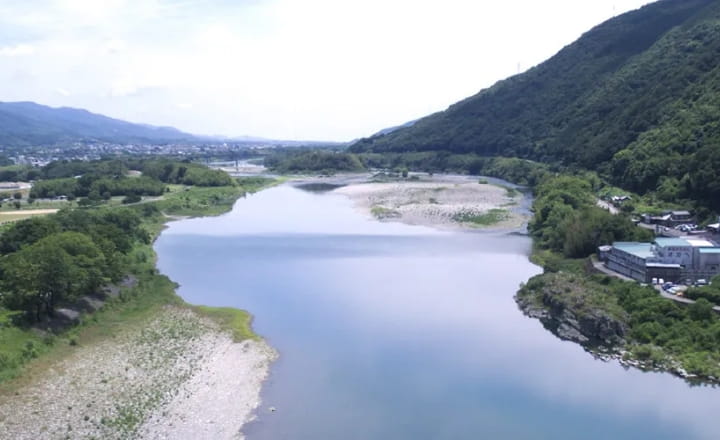 徳島県半田（現つるぎ町）の川